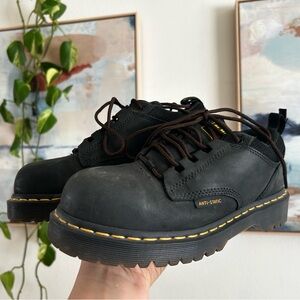 Dr. Marten’s black steel toe lace up shoe men’s size 6 women’s size 8.